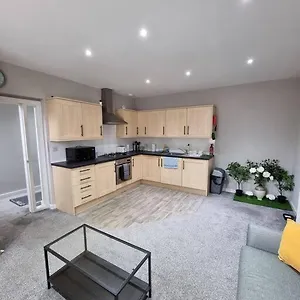 Lovely & Peaceful 2 Bedroom With En-suite, Leith, Apartment Edinburgh
